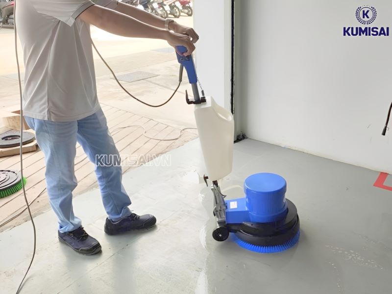 Máy chà sàn đơn Cleprox CX 250T hoạt động với hiệu suất cao