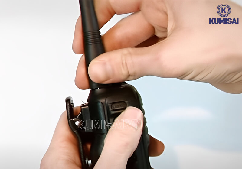 Lắp anten đúng khớp 