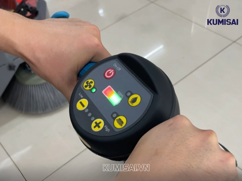 Bảng điều khiển hiển thị các nút công tắc tương ứng với từng tính năng