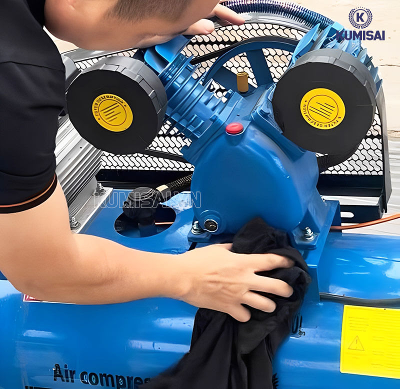 Lau máy sạch sẽ, bảo dưỡng định kỳ