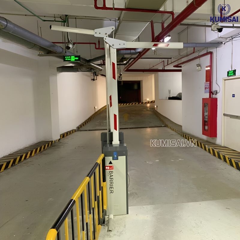 Barie bãi đỗ xe cần gập