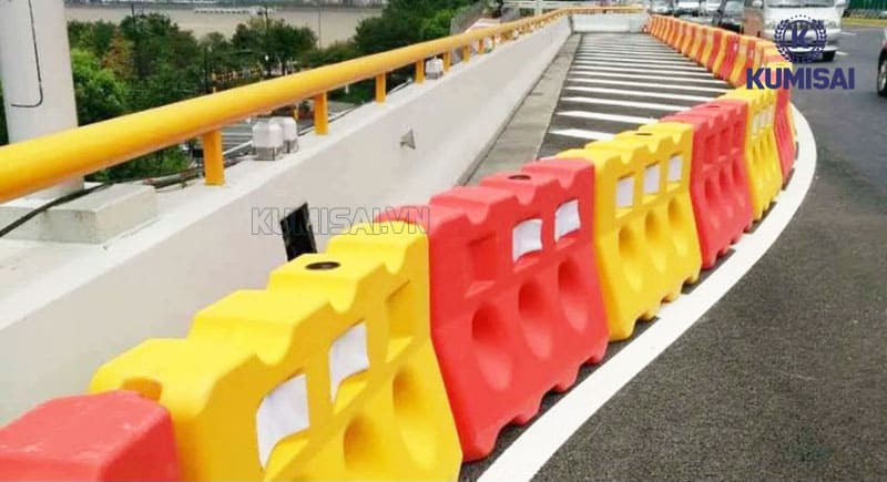 Mẫu barie nhựa 3 lỗ