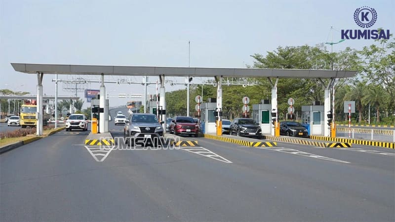 Barie sân bay cần thẳng lắp tại các làn kiểm tra, thu phí