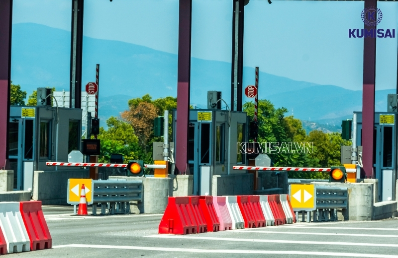 Barie trạm thu phí giúp nhân viên kiểm soát phương tiện chính xác