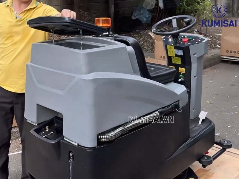 Bình chứa dung tích lớn giúp máy vận hành ca làm việc dài