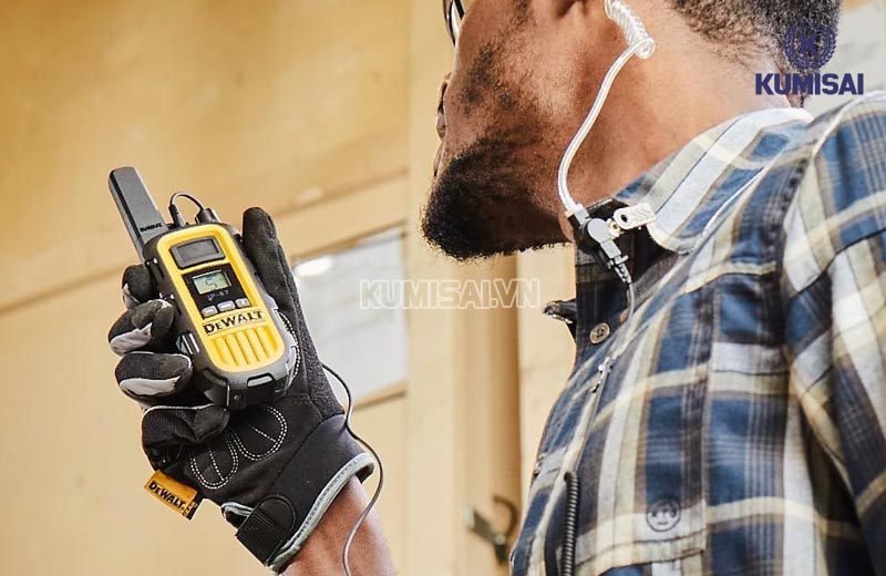 Sản phẩm bộ đàm mang tên Dewalt DXFRS800