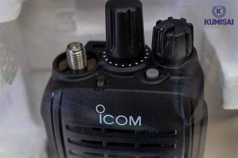 Cận cảnh thiết kế siêu bền, chắc chắn của Icom IC-F3003