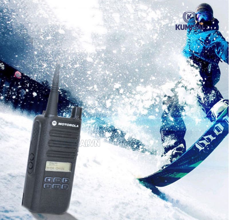 Bộ đàm Motorola Xir C2620 bền bỉ, đáp ứng các tiêu chuẩn kỹ thuật