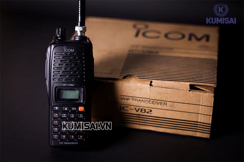 ICOM IC-V82