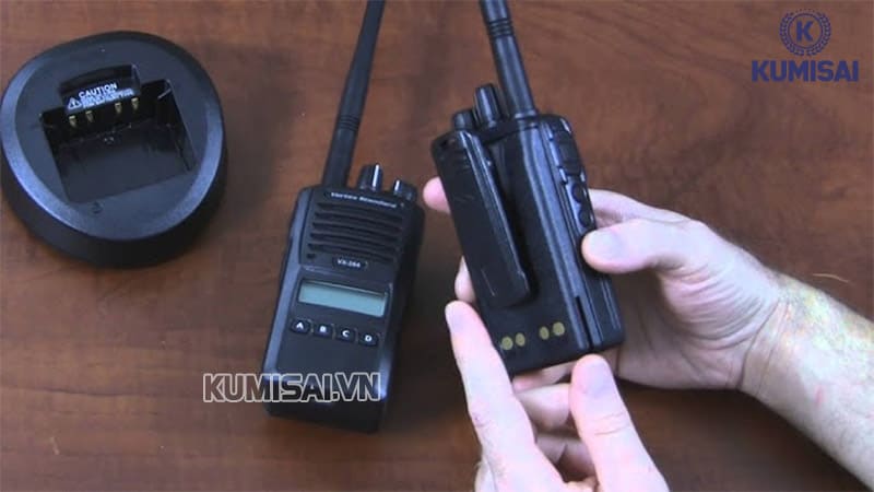 Ảnh thực tế thiết kế máy bộ đàm cầm tay Vertex Standard 