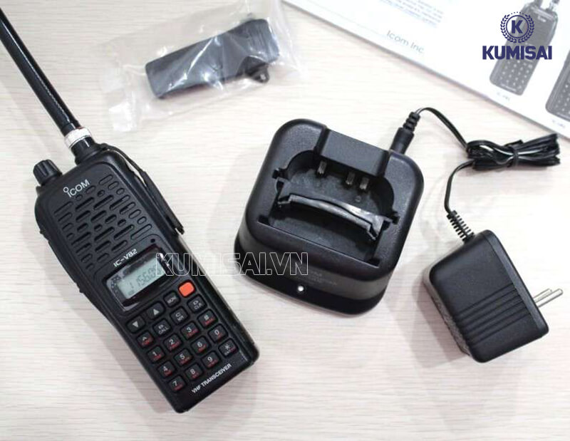 Icom IC-V82