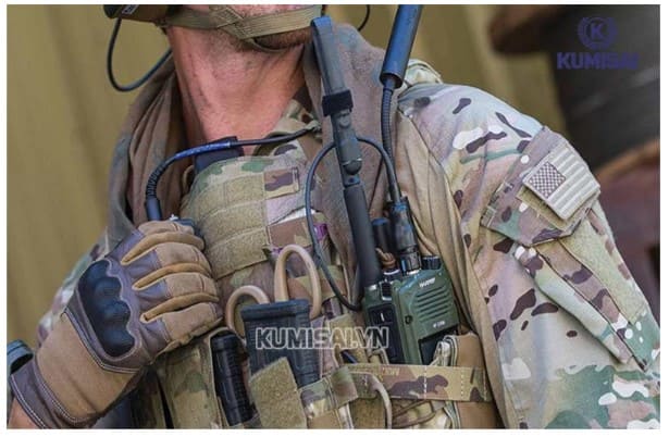 Bộ đàm dùng cho môi trường quân đội 