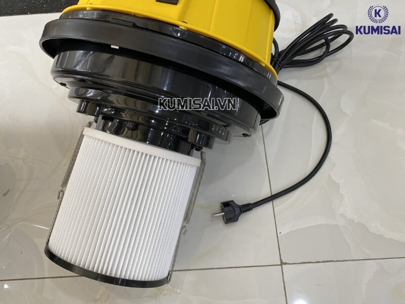 Máy được trang bị bộ lọc HEPA, giúp nâng cao khả năng lọc bụi mịn