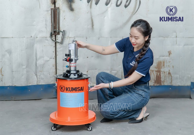Cách dùng máy bơm mỡ bằng khí nén Kumisai KMS 20S
