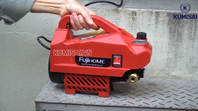 Đặt máy ở vị trí bằng phẳng Đặt máy ở vị trí bằng phẳng