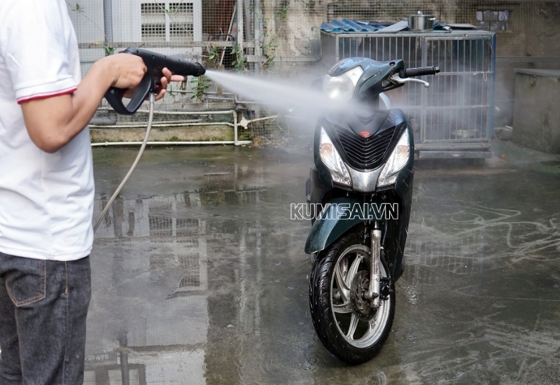Bóp cò súng và phun, xịt rửa xe Bóp cò súng và phun, xịt rửa xe