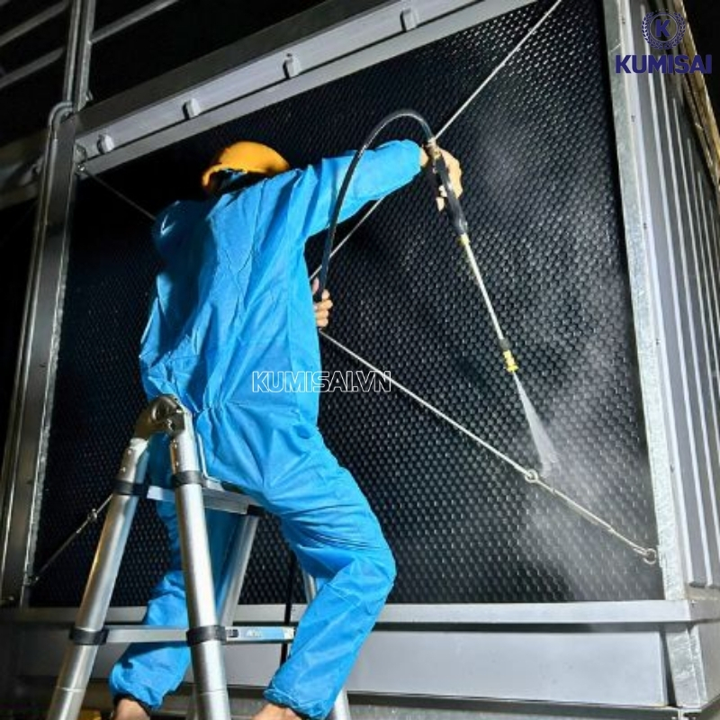 Cần tuân thủ các quy tắc an toàn tuyệt đối khi thực hiện vệ sinh tháp giải nhiệt