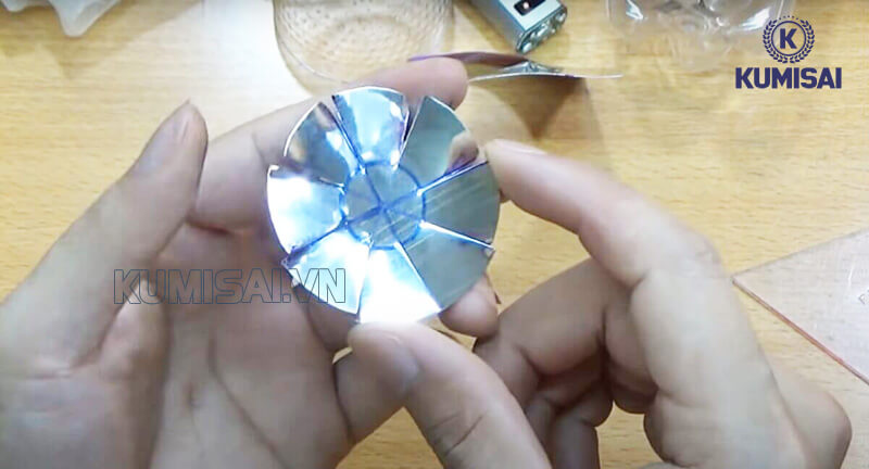 Chế máy hút bụi mini với lon nước 