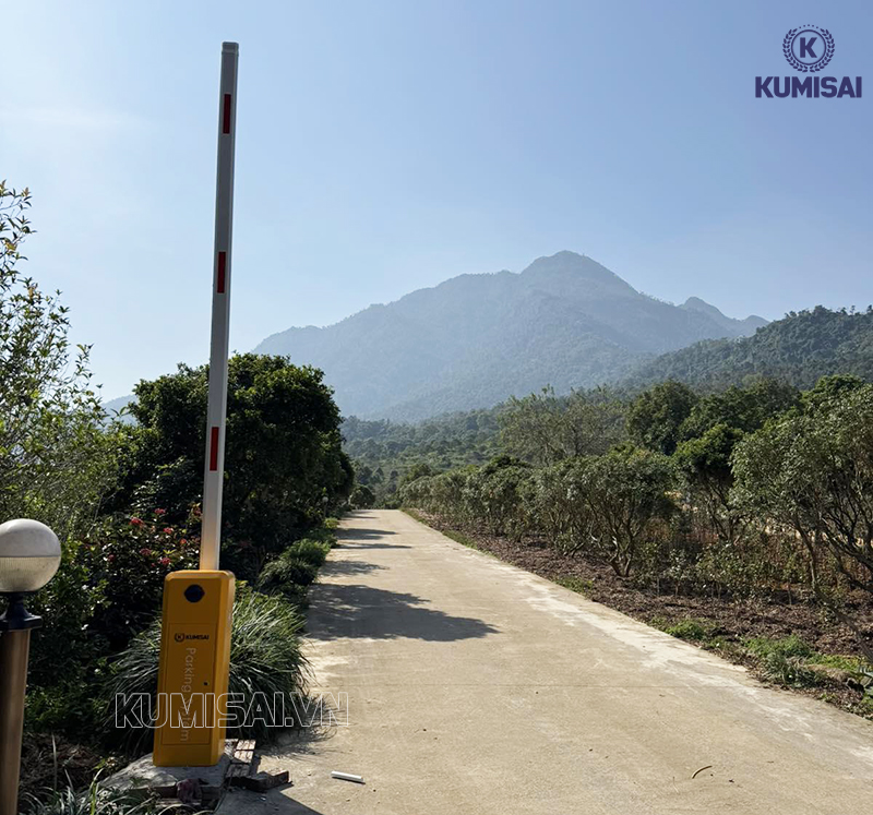 Chất liệu cấu thành bền bỉ, tuổi thọ barie cao 