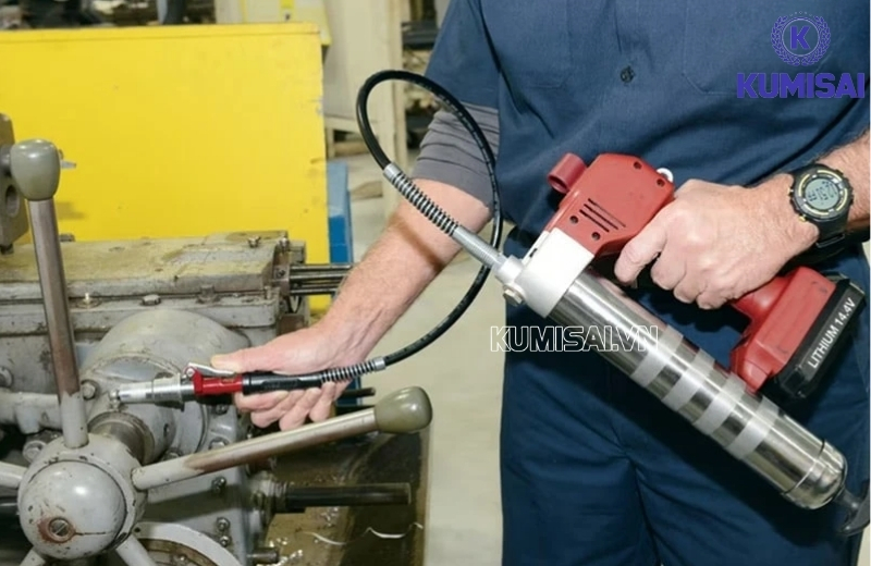 Công đoạn bảo dưỡng máy móc được thực hiện nhanh chóng