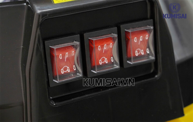 Bật công tắc máy