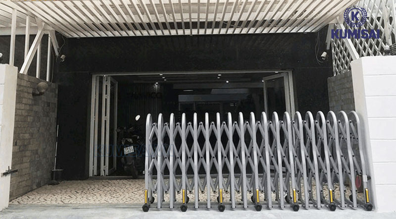 Cổng xếp kéo tay có tính thẩm mỹ cao 