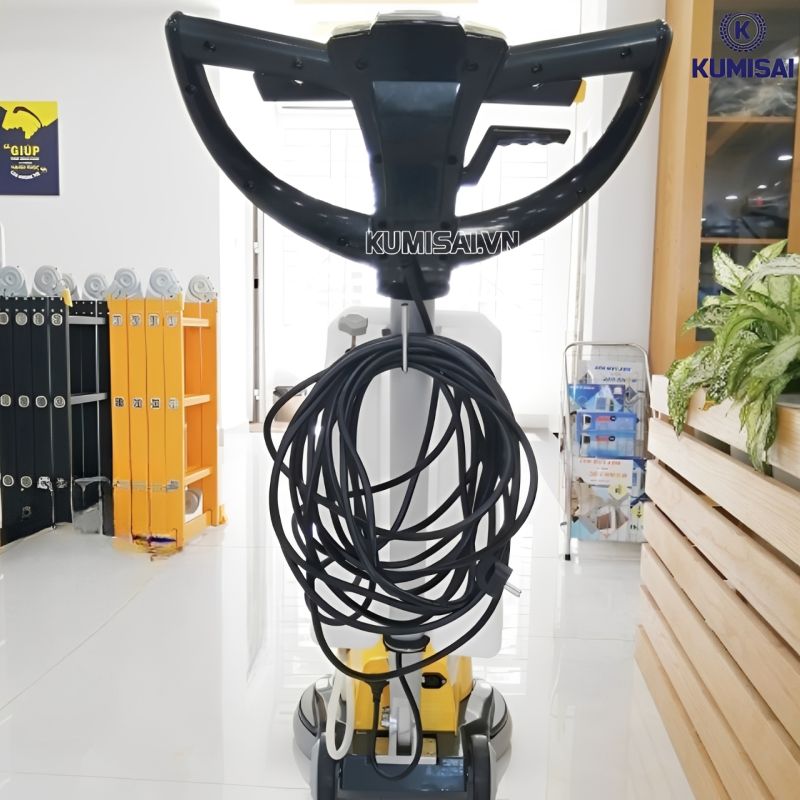 Cuộn gọn dây điện lên thân máy sau mỗi lần sử dụng