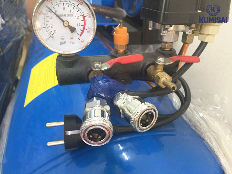 Cút nối nhanh đầu cái 2 đầu được lắp trên máy nén khí
