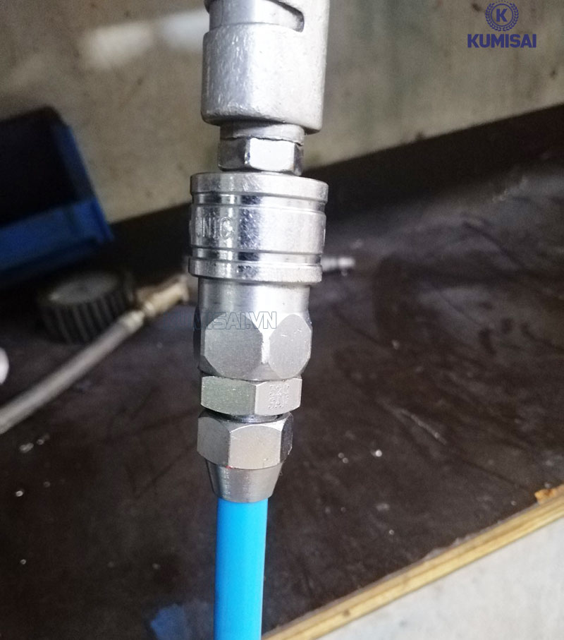Cút nối nhanh đơn gen trong được sử dụng để kết nối dây hơi máy nén khí