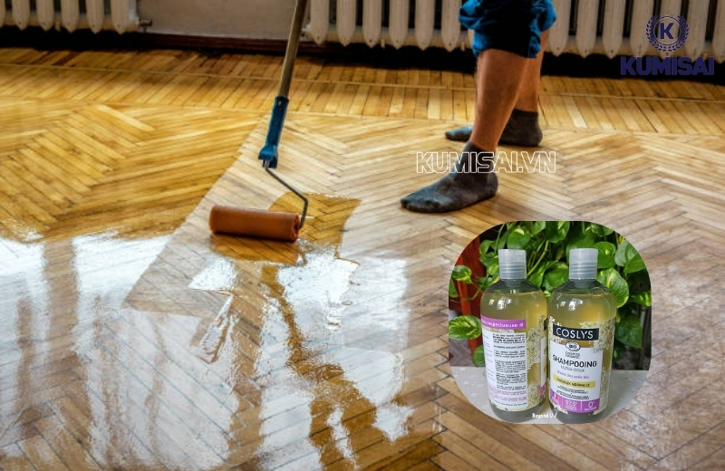 Đánh bóng sàn gỗ bằng dầu gội, vừa sạch vừa có mùi thơm