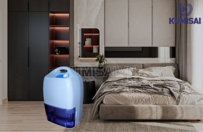 Đặt thiết bị ở nền phẳng, đóng kín cửa phòng