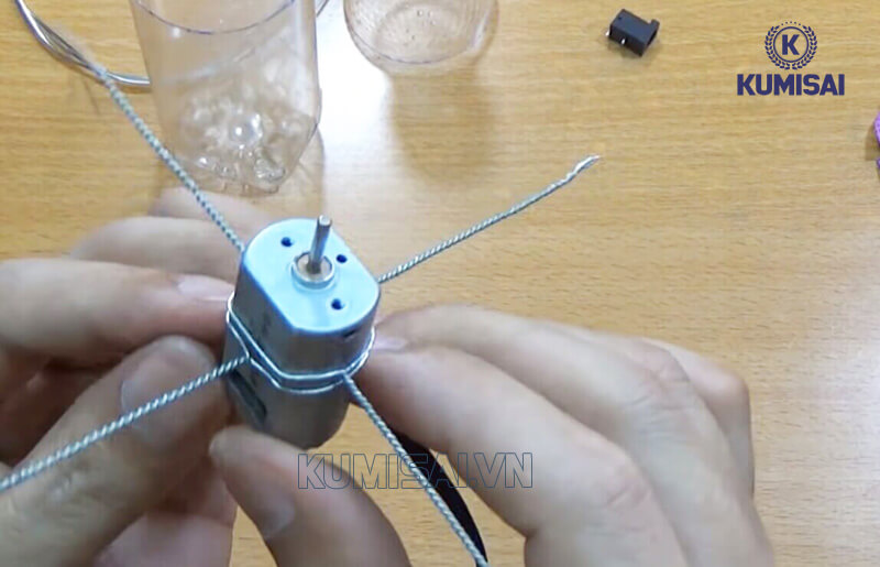 Cách chế tạo máy hút bụi - Đấu dây điện 