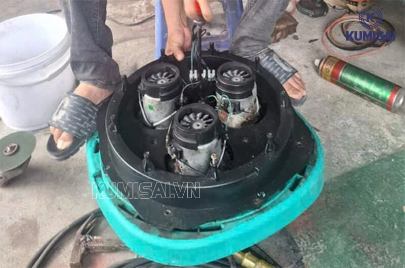 Bộ phận trục quay của động cơ bị kẹt Bộ phận trục quay của động cơ bị kẹt