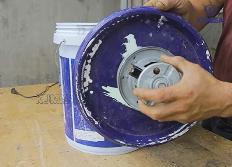 Gắn động cơ 