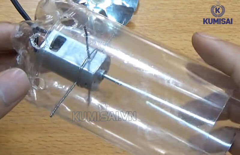 Gắn chặt motor