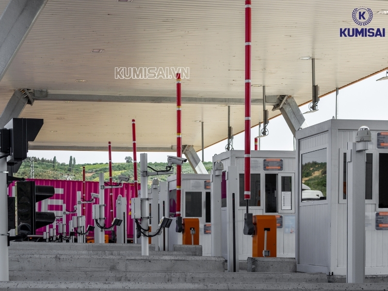 Giảm ùn tắc nhờ lắp đặt barie tự động tại trạm thu phí