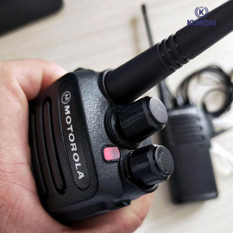 Hệ thống các nút vặn điều chỉnh để sử dụng bộ đàm 