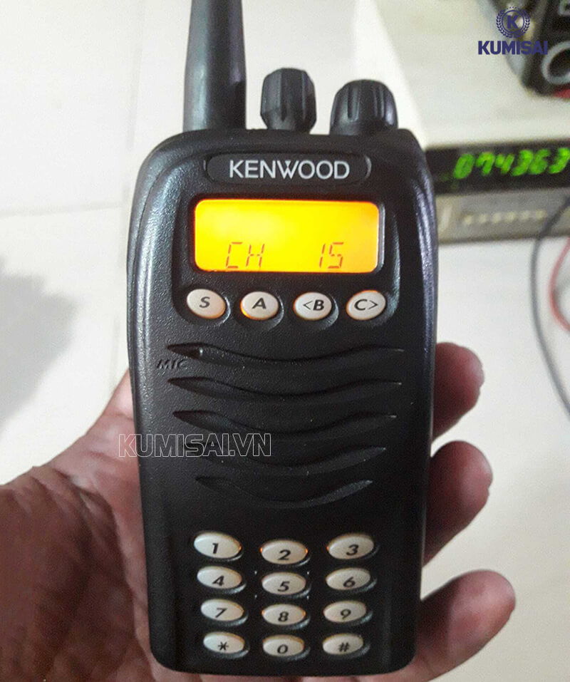 Bộ đàm Kenwood TK-3170 gồm 16 kênh tần số 