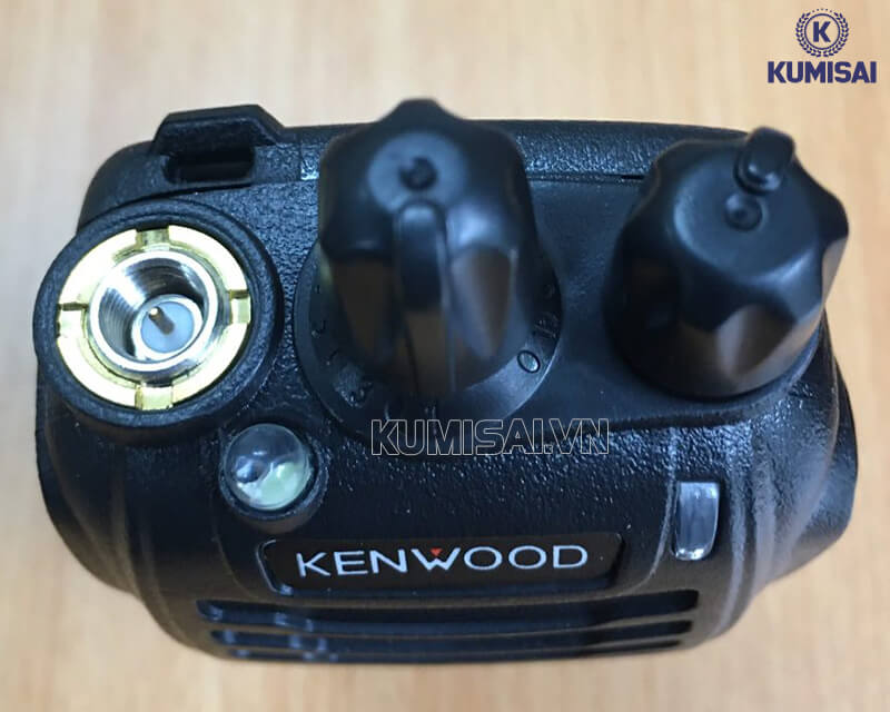 Kenwood TK 3508 có 16 kênh nhớ