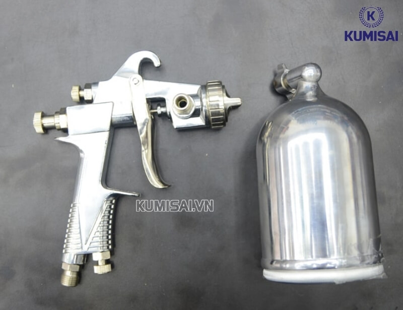 Kết nối súng phun sơn với máy nén khí qua dây dẫn