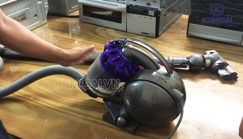 Máy hút bụi không được vệ sinh thường xuyên Máy hút bụi không được vệ sinh thường xuyên