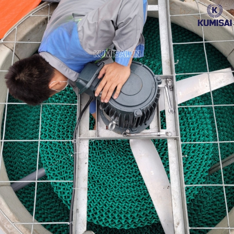 Kiểm tra các bộ phận bên trên đỉnh tháp