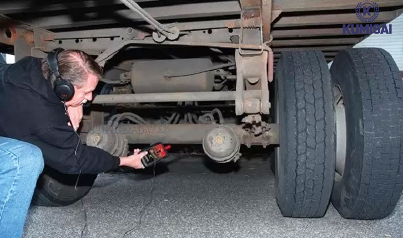 Kiểm tra & thay dầu cho máy nén khí xe tải