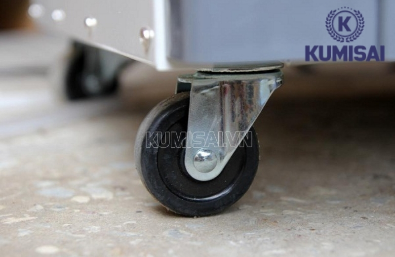 KMS-20LD có bánh xe hỗ trợ di chuyển