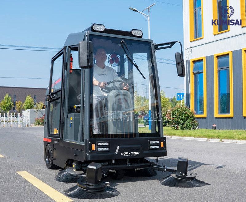 Kumisai Việt Nam bán xe quét rác ngồi lái DQC - Tech 12F