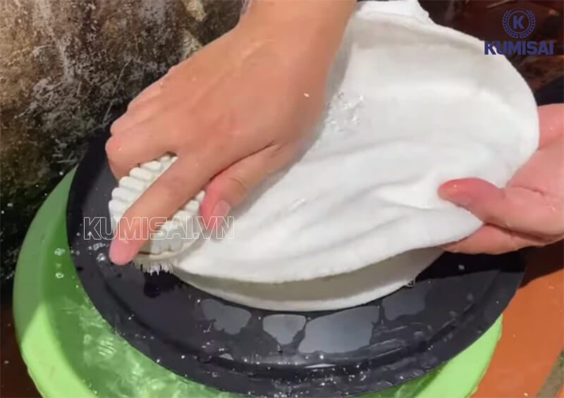 Tiến hành làm sạch túi lọc 