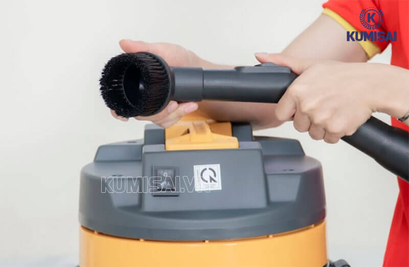 Lắp và sử dụng chổi tròn dễ dàng 