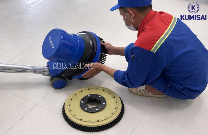 Lắp đặt bàn chà vào máy Cleprox CX 250T