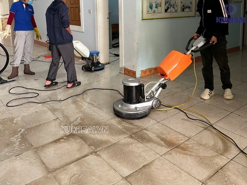 Lỗi máy chà sàn không hút được nước bẩn