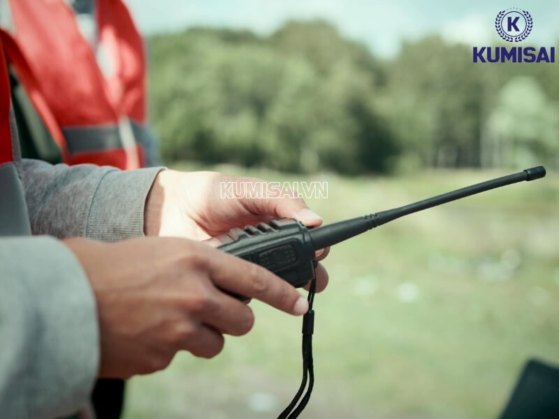 Căn cứ vào phạm vi liên lạc và môi trường sử dụng để lựa chọn 